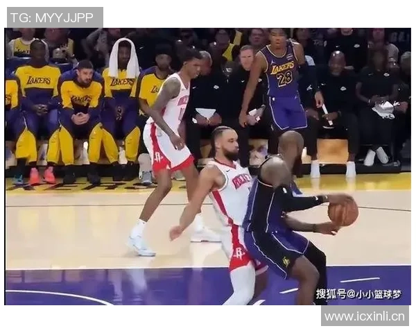 狄龙精彩表现逼退布朗尼詹姆斯替补席无奈比拇指下滑